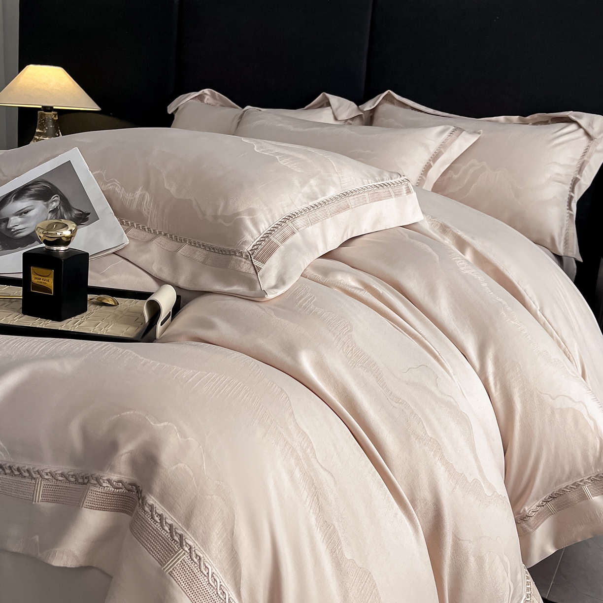 91家纺网 家纺一手货源 找家纺 置顶家纺 2026春夏新款亲肤提花四件套-山峦 山峦-米灰