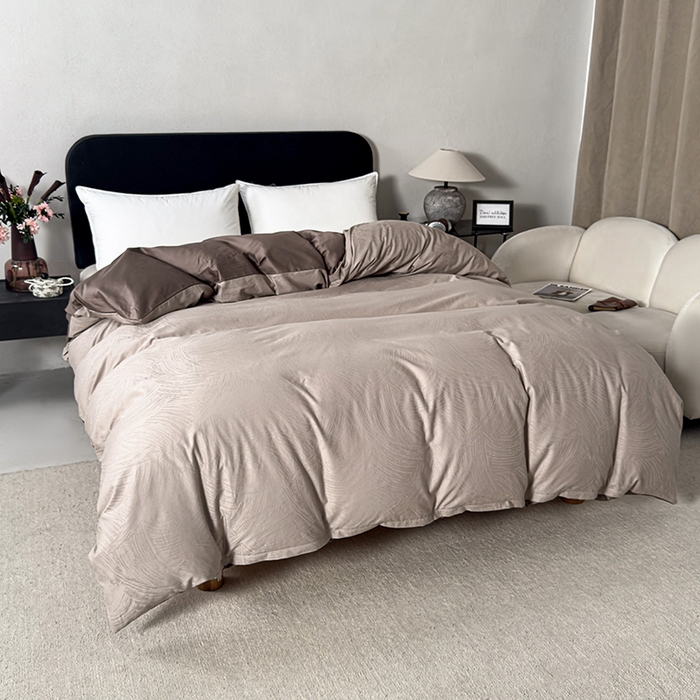 91家纺网 家纺一手货源 找家纺 富馨莱 2026新款100支长绒棉色织大提花四件套单品被套系列 凤鸣-可可棕