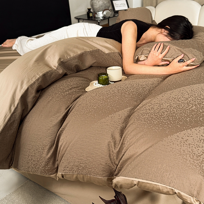 91家纺网 家纺一手货源 找家纺 富馨莱 2026新款100支长绒棉色织大提花四件套单品被套系列 爱庭-摩卡棕