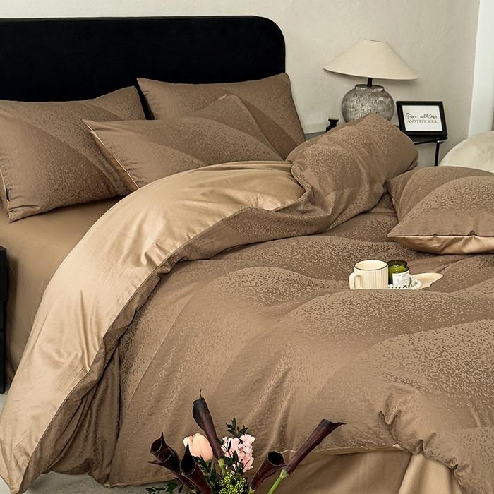 91家纺网 家纺一手货源 找家纺 富馨莱 2026新款100支长绒棉色织大提花四件套单品被套系列 爱庭-摩卡棕