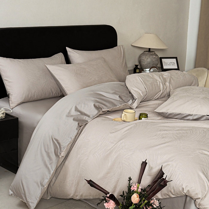 91家纺网 家纺一手货源 找家纺 富馨莱 2026新款100支长绒棉色织大提花四件套单品被套系列 凤鸣-密合紫灰