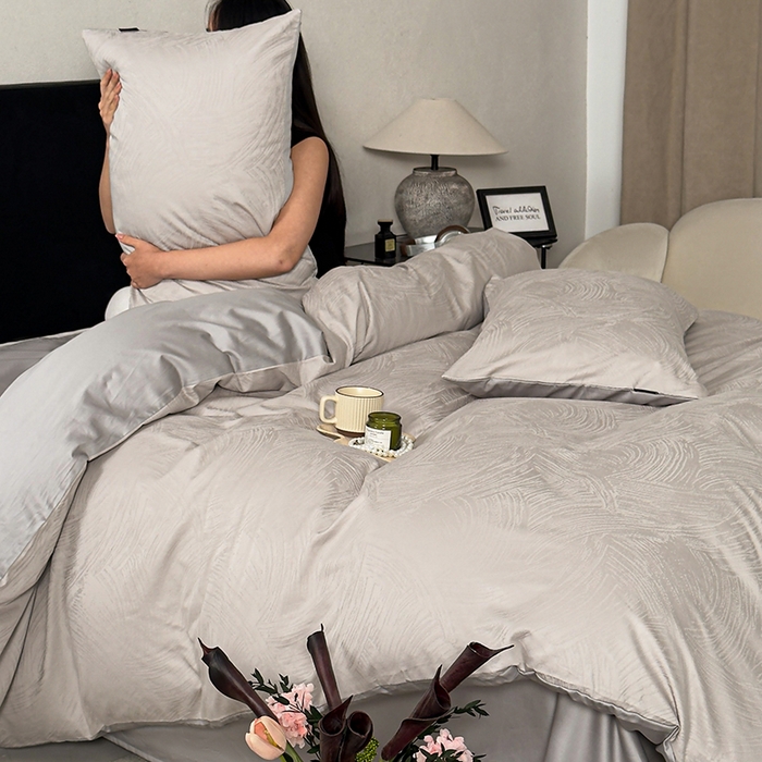 91家纺网 家纺一手货源 找家纺 富馨莱 2026新款100支长绒棉色织大提花四件套单品被套系列 凤鸣-密合紫灰