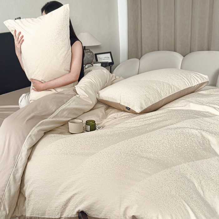 91家纺网 家纺一手货源 找家纺 富馨莱 2026新款100支长绒棉色织大提花四件套单品枕套系列 爱庭-燕麦烤茶