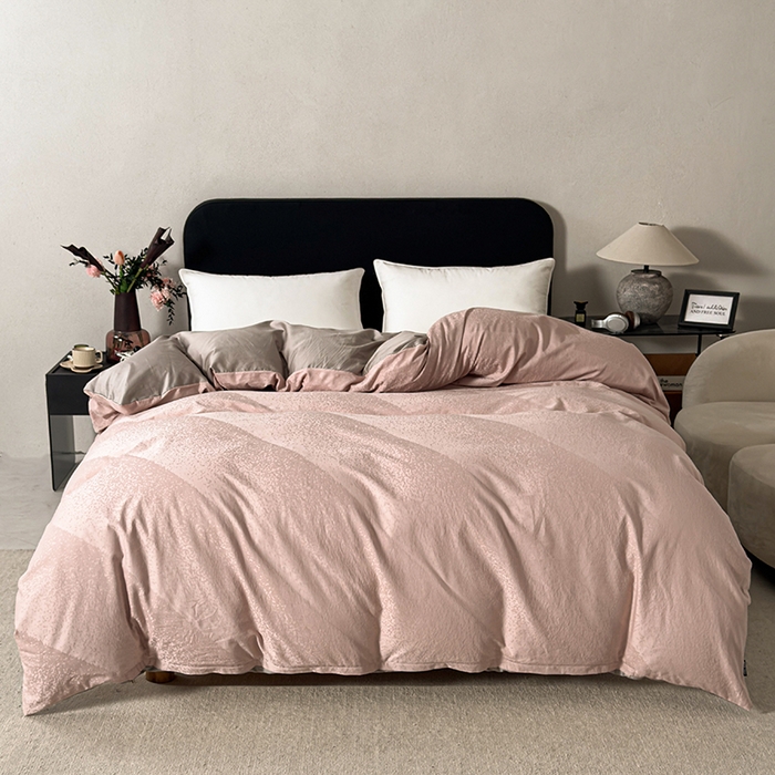 91家纺网 家纺一手货源 找家纺 富馨莱 2026新款100支长绒棉色织大提花四件套单品枕套系列 爱庭-迷香粉