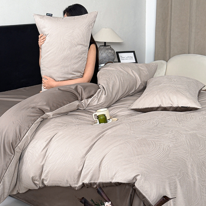 91家纺网 家纺一手货源 找家纺 富馨莱 2026新款100支长绒棉色织大提花四件套单品枕套系列 凤鸣-可可棕