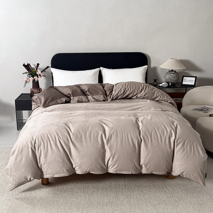 91家纺网 家纺一手货源 找家纺 富馨莱 2026新款100支长绒棉色织大提花四件套系列 凤鸣-可可棕