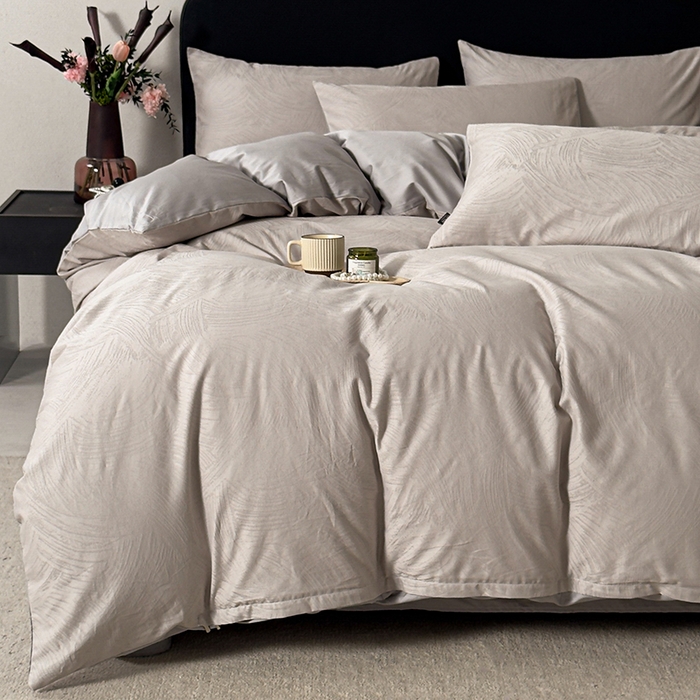 91家纺网 家纺一手货源 找家纺 富馨莱 2026新款100支长绒棉色织大提花四件套系列 凤鸣-密合紫灰