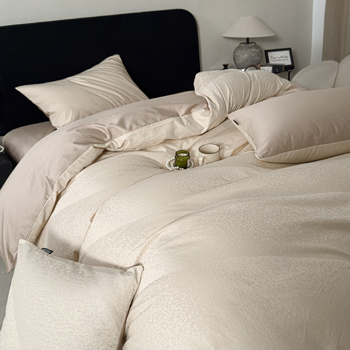 91家纺网 家纺一手货源 找家纺 富馨莱 2026新款100支长绒棉色织大提花四件套系列 爱庭-燕麦烤茶