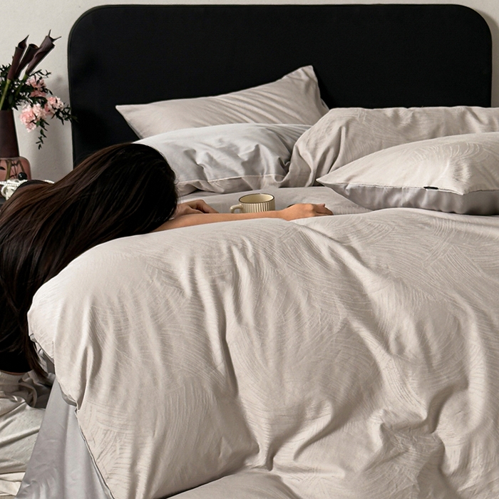 91家纺网 家纺一手货源 找家纺 富馨莱 2026新款100支长绒棉色织大提花四件套系列 凤鸣-密合紫灰