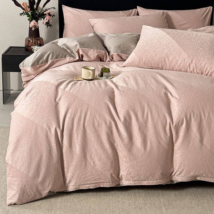 91家纺网 家纺一手货源 找家纺 富馨莱 2026新款100支长绒棉色织大提花四件套系列 爱庭-迷香粉