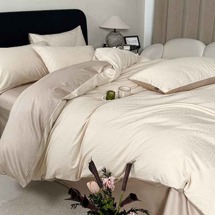 91家纺网 家纺一手货源 找家纺 富馨莱 2026新款100支长绒棉色织大提花四件套系列 爱庭-燕麦烤茶