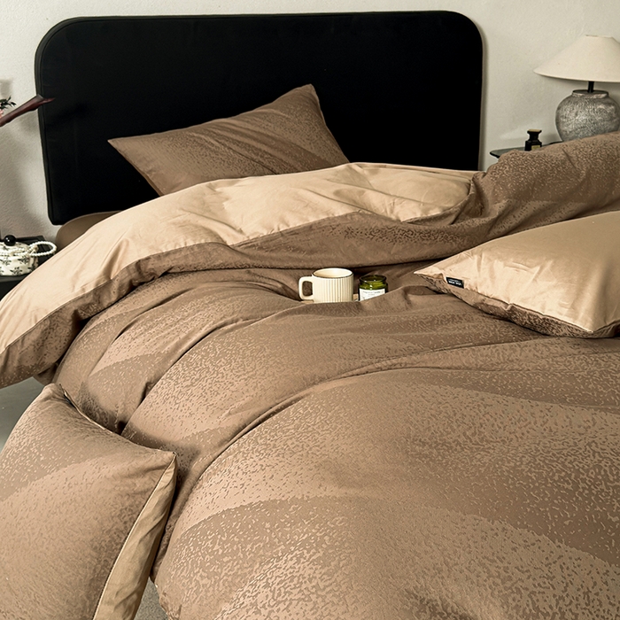 91家纺网 家纺一手货源 找家纺 富馨莱 2026新款100支长绒棉色织大提花四件套系列 爱庭-摩卡棕