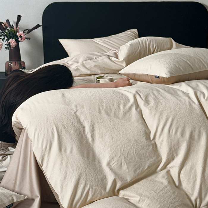 91家纺网 家纺一手货源 找家纺 富馨莱 2026新款100支长绒棉色织大提花四件套系列 爱庭-燕麦烤茶