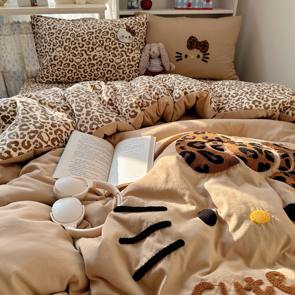 91家纺网 家纺一手货源 找家纺 贝扬思家纺 2026新款超软糯可爱系毛巾绣四件套系列 豹纹猫脸