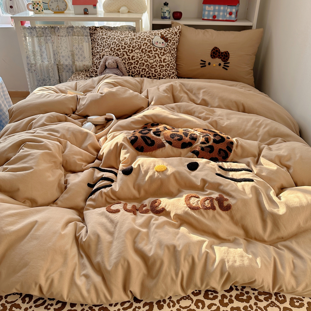 91家纺网 家纺一手货源 找家纺 贝扬思家纺 2026新款超软糯可爱系毛巾绣四件套系列 豹纹猫脸