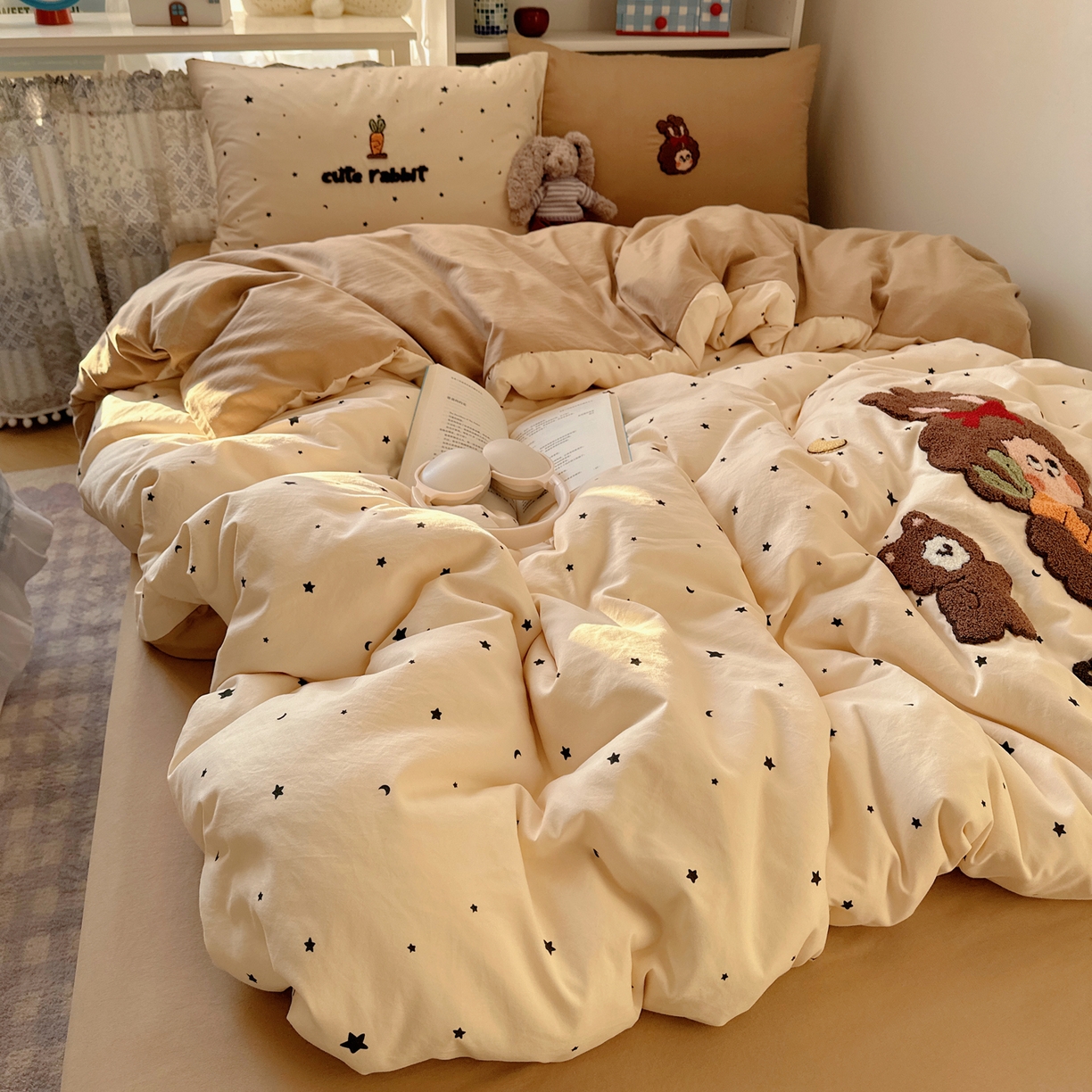 91家纺网 家纺一手货源 找家纺 贝扬思家纺 2026新款超软糯可爱系毛巾绣四件套系列 萝卜星星呀