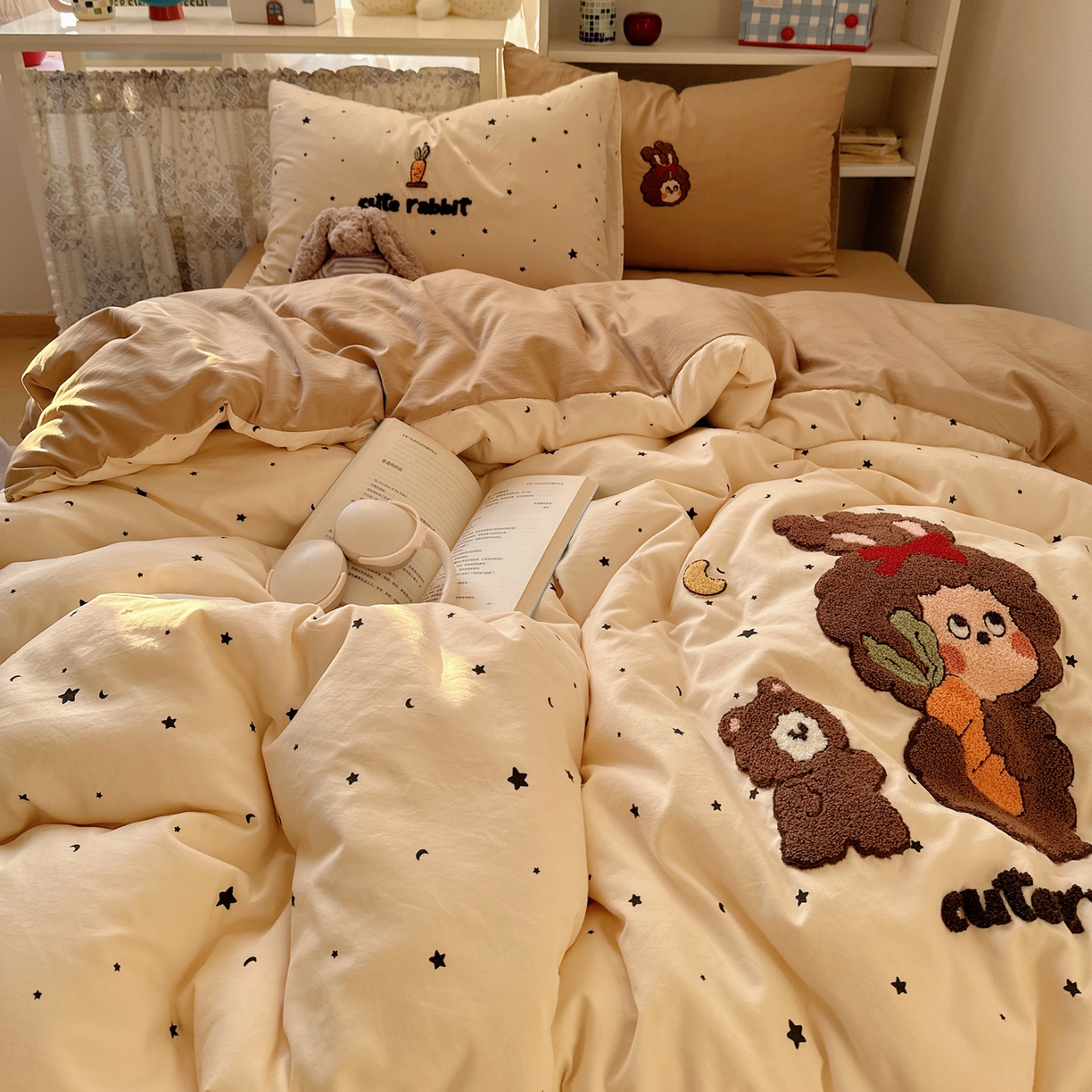 91家纺网 家纺一手货源 找家纺 贝扬思家纺 2026新款超软糯可爱系毛巾绣四件套系列 萝卜星星呀