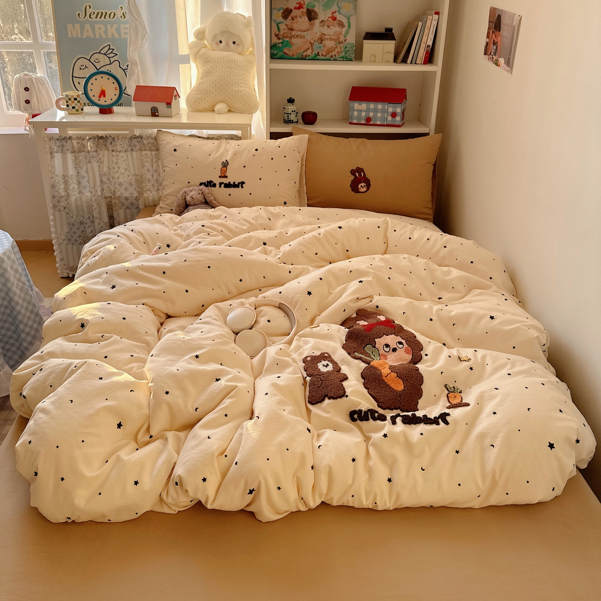 91家纺网 家纺一手货源 找家纺 贝扬思家纺 2026新款超软糯可爱系毛巾绣四件套系列 萝卜星星呀