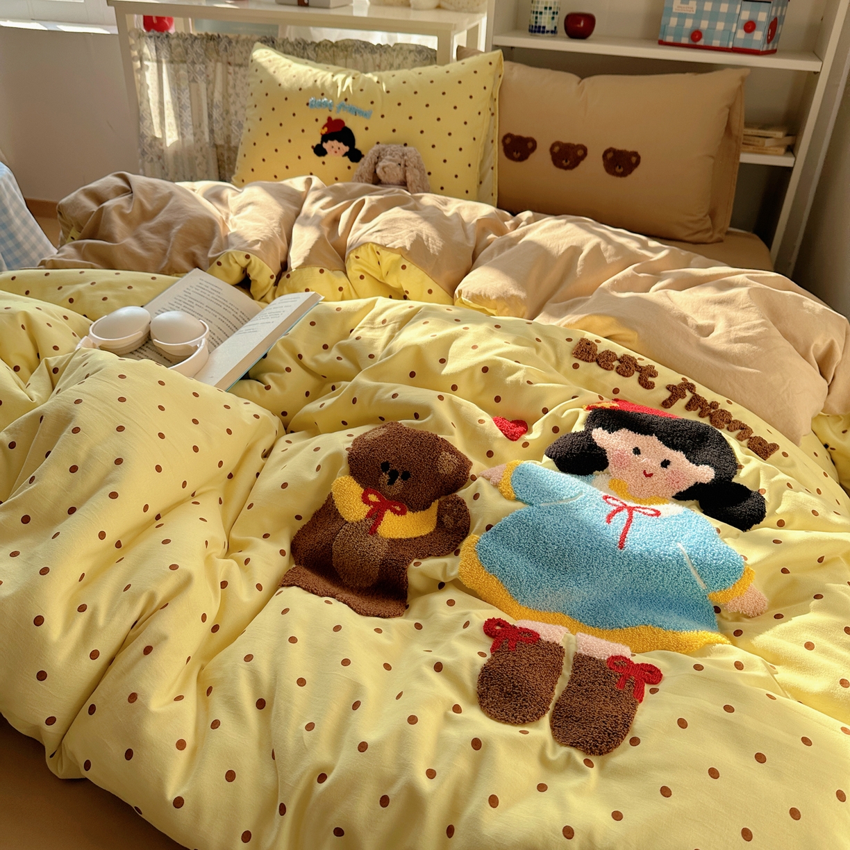 91家纺网 家纺一手货源 找家纺 贝扬思家纺 2026新款超软糯可爱系毛巾绣四件套系列 萌妹与熊