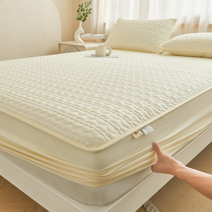 91家纺网 家纺一手货源 找家纺 邵依家纺 2026新款原棉防水床笠系列 爱心豆青