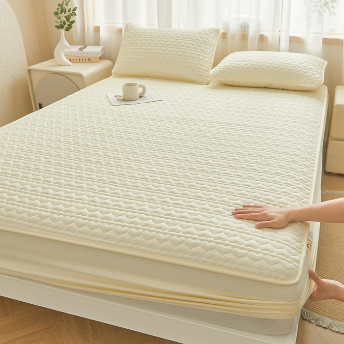 91家纺网 家纺一手货源 找家纺 邵依家纺 2026新款原棉防水床笠系列 爱心豆青