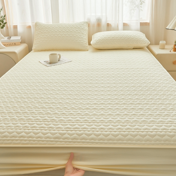 91家纺网 家纺一手货源 找家纺 邵依家纺 2026新款原棉防水床笠系列 爱心豆青