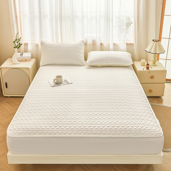 91家纺网 家纺一手货源 找家纺 邵依家纺 2026新款原棉防水床笠系列 爱心本白