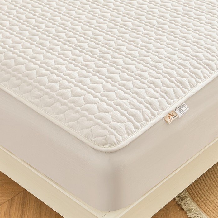 91家纺网 家纺一手货源 找家纺 邵依家纺 2026新款原棉防水床笠系列 爱心本白