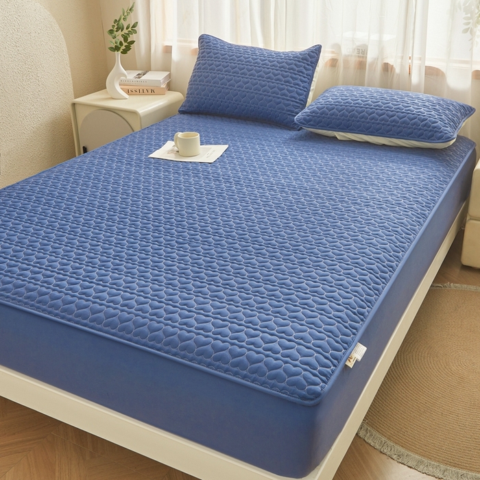 91家纺网 家纺一手货源 找家纺 邵依家纺 2026新款原棉防水床笠系列 爱心黛蓝