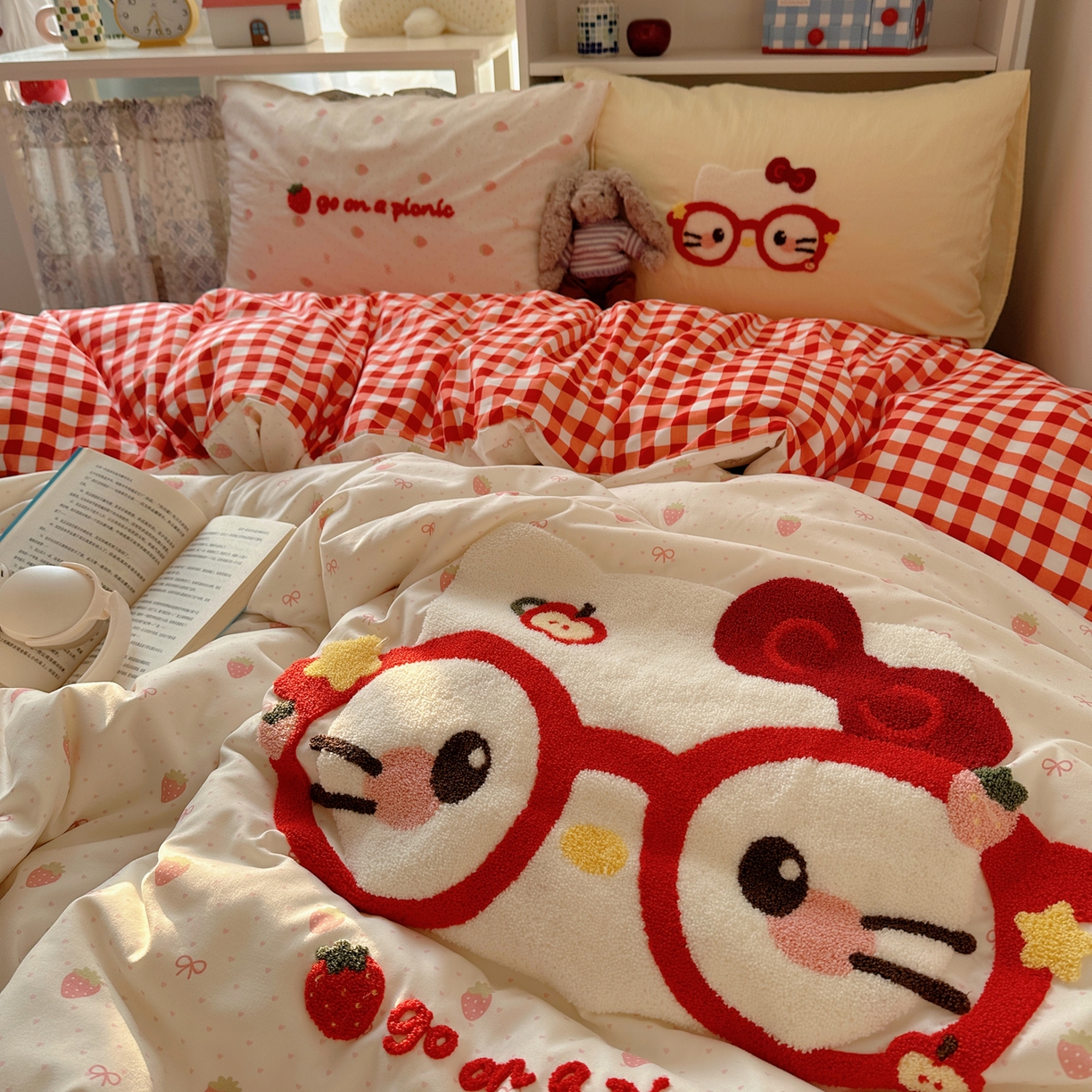 91家纺网 家纺一手货源 找家纺 贝扬思家纺 2026新款超软糯可爱系毛巾绣四件套系列 时髦小猫