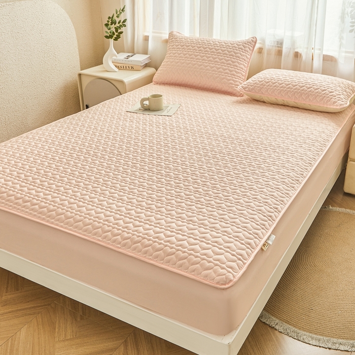 91家纺网 家纺一手货源 找家纺 邵依家纺 2026新款原棉防水床笠系列 爱心奶黄