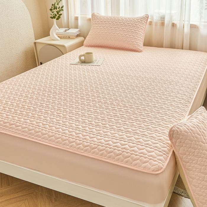 91家纺网 家纺一手货源 找家纺 邵依家纺 2026新款原棉防水床笠系列 爱心奶黄