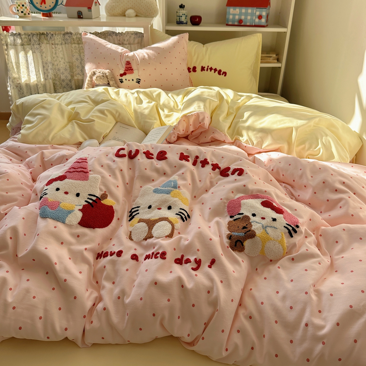 91家纺网 家纺一手货源 找家纺 贝扬思家纺 2026新款超软糯可爱系毛巾绣四件套系列 甜粉三小只