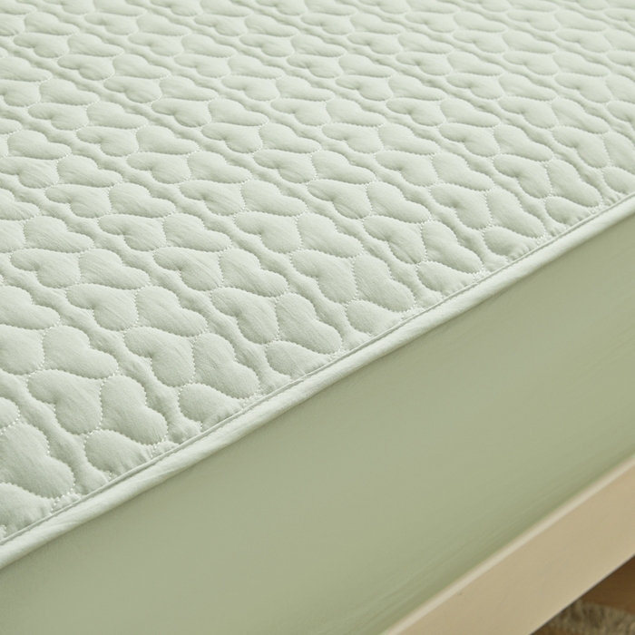 91家纺网 家纺一手货源 找家纺 邵依家纺 2026新款原棉防水床笠系列 爱心嫩绿