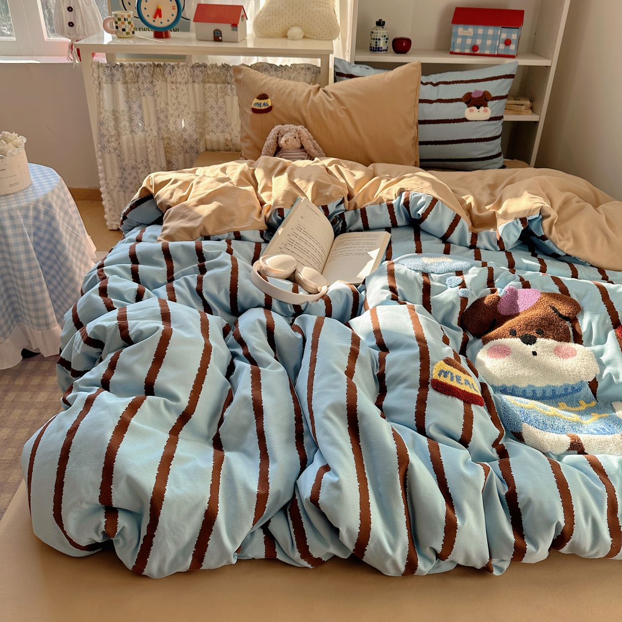 91家纺网 家纺一手货源 找家纺 贝扬思家纺 2026新款超软糯可爱系毛巾绣四件套系列 小狗的屋