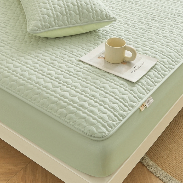 91家纺网 家纺一手货源 找家纺 邵依家纺 2026新款原棉防水床笠系列 爱心嫩绿