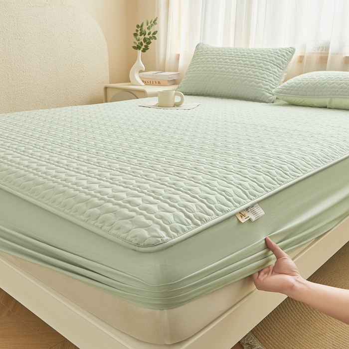 91家纺网 家纺一手货源 找家纺 邵依家纺 2026新款原棉防水床笠系列 爱心嫩绿