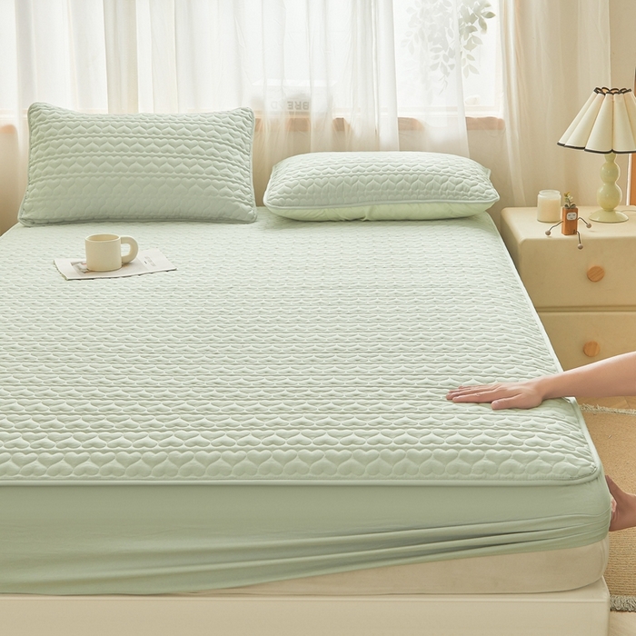 91家纺网 家纺一手货源 找家纺 邵依家纺 2026新款原棉防水床笠系列 爱心嫩绿