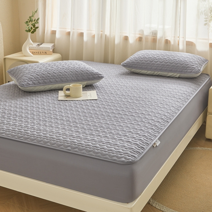 91家纺网 家纺一手货源 找家纺 邵依家纺 2026新款原棉防水床笠系列 爱心浅灰