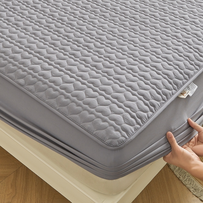 91家纺网 家纺一手货源 找家纺 邵依家纺 2026新款原棉防水床笠系列 爱心浅灰