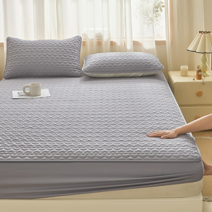 91家纺网 家纺一手货源 找家纺 邵依家纺 2026新款原棉防水床笠系列 爱心浅灰