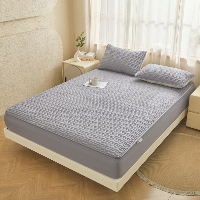 91家纺网 家纺一手货源 找家纺 邵依家纺 2026新款原棉防水床笠系列 爱心浅灰