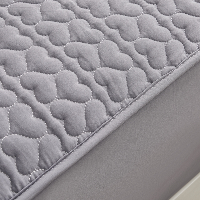 91家纺网 家纺一手货源 找家纺 邵依家纺 2026新款原棉防水床笠系列 爱心深灰