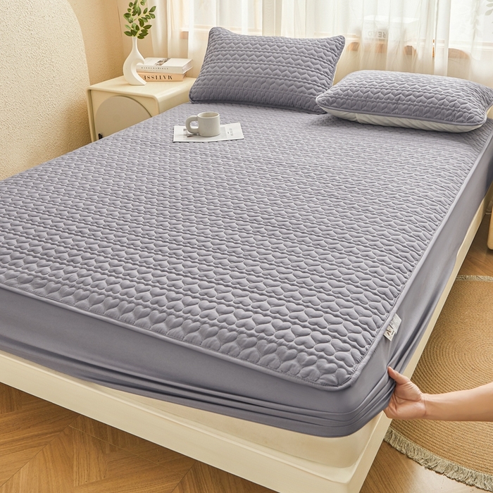 91家纺网 家纺一手货源 找家纺 邵依家纺 2026新款原棉防水床笠系列 爱心深灰