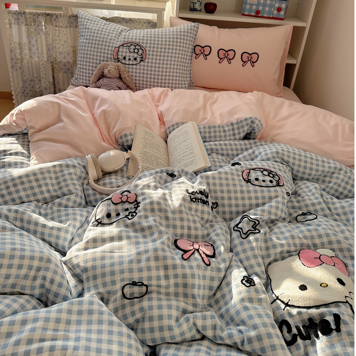 91家纺网 家纺一手货源 找家纺 贝扬思家纺 2026新款超软糯可爱系毛巾绣四件套系列 音乐格猫咪