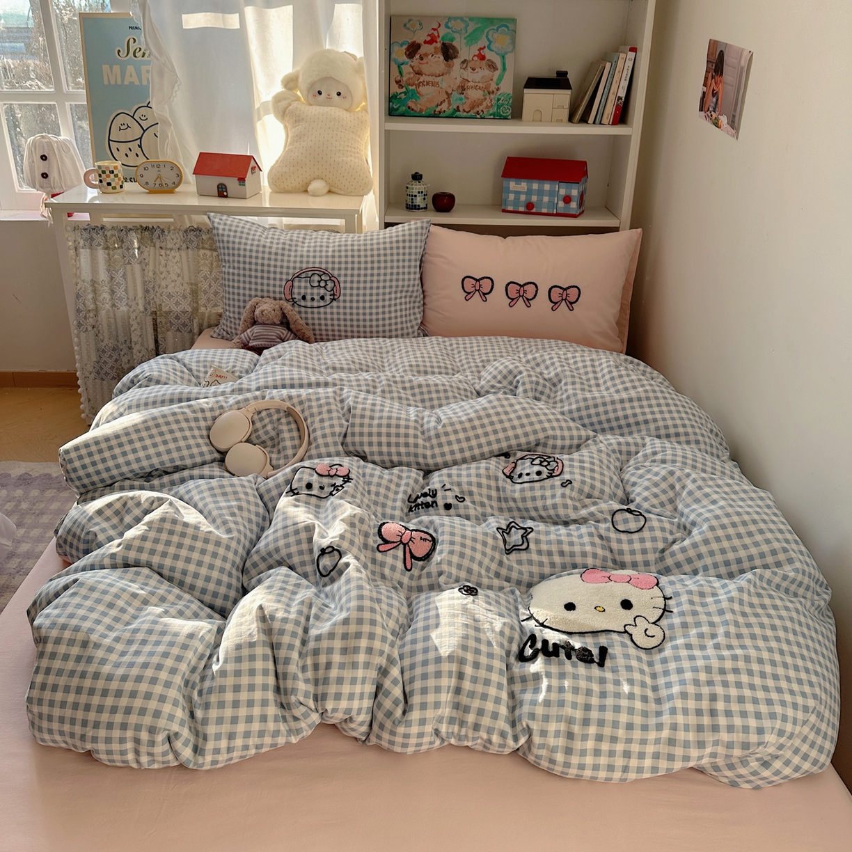 91家纺网 家纺一手货源 找家纺 贝扬思家纺 2026新款超软糯可爱系毛巾绣四件套系列 音乐格猫咪