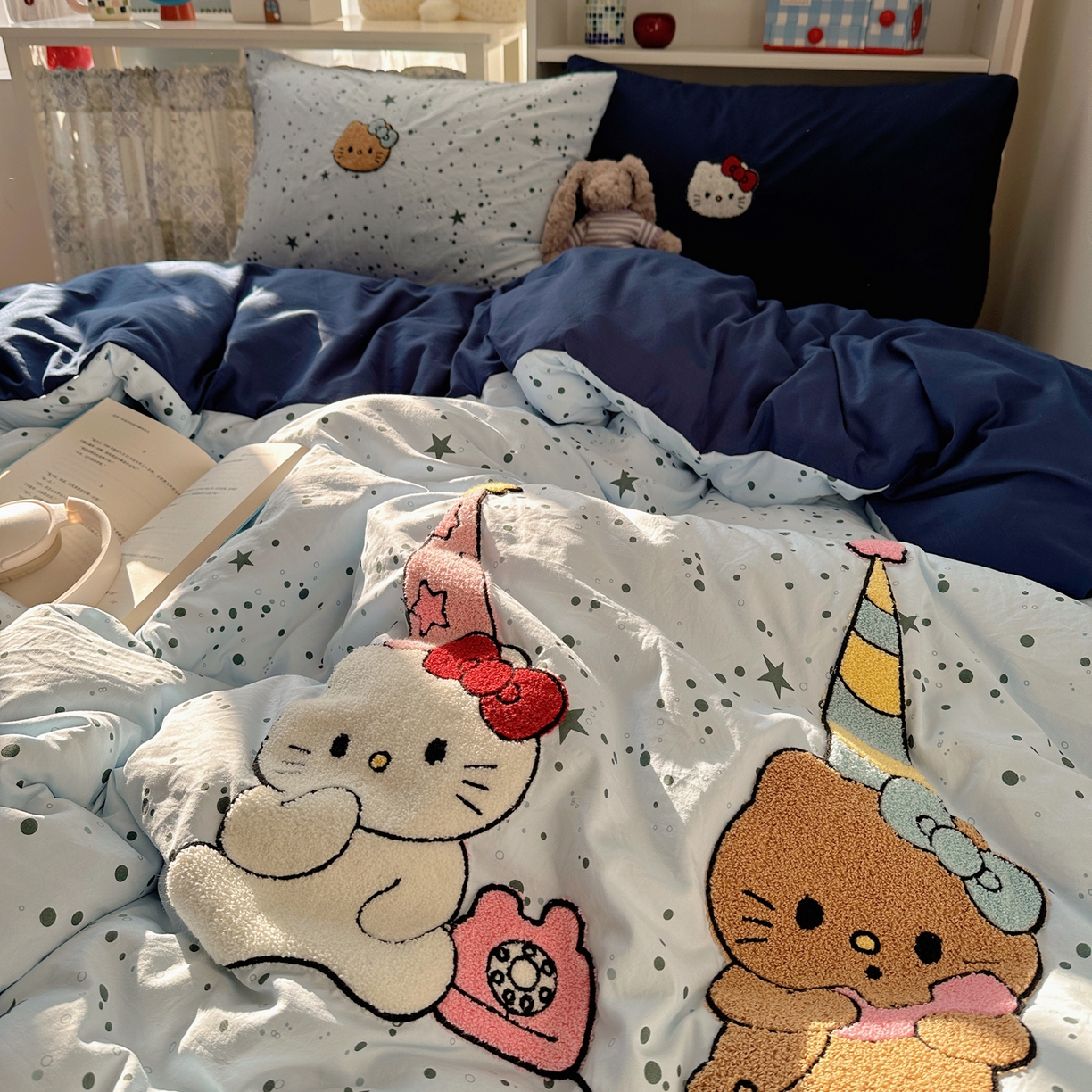 91家纺网 家纺一手货源 找家纺 贝扬思家纺 2026新款超软糯可爱系毛巾绣四件套系列 约会猫咪