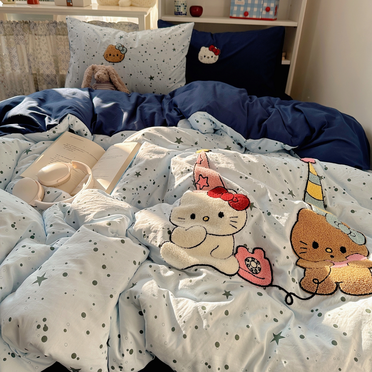 91家纺网 家纺一手货源 找家纺 贝扬思家纺 2026新款超软糯可爱系毛巾绣四件套系列 约会猫咪