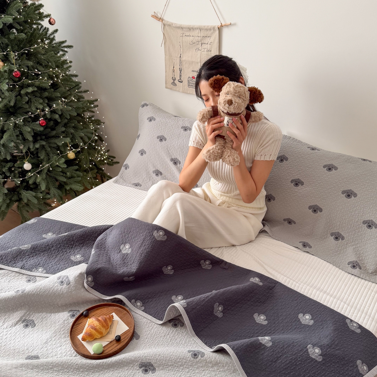 91家纺网 家纺一手货源 找家纺 （总）沐瑟家纺 2026新款纯棉四层纱布枕巾-叮叮狗和浅跳兔