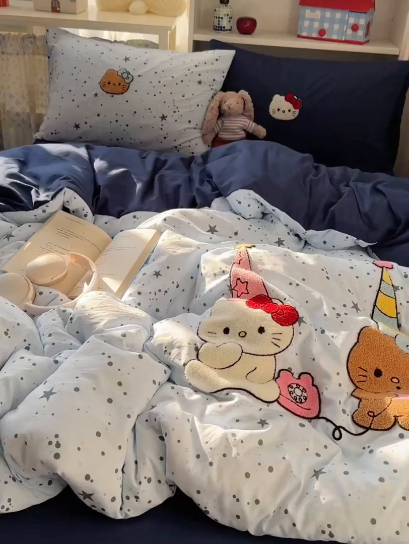 91家纺网 家纺一手货源 找家纺 贝扬思家纺 2026新款超软糯可爱系毛巾绣四件套系列 约会猫咪